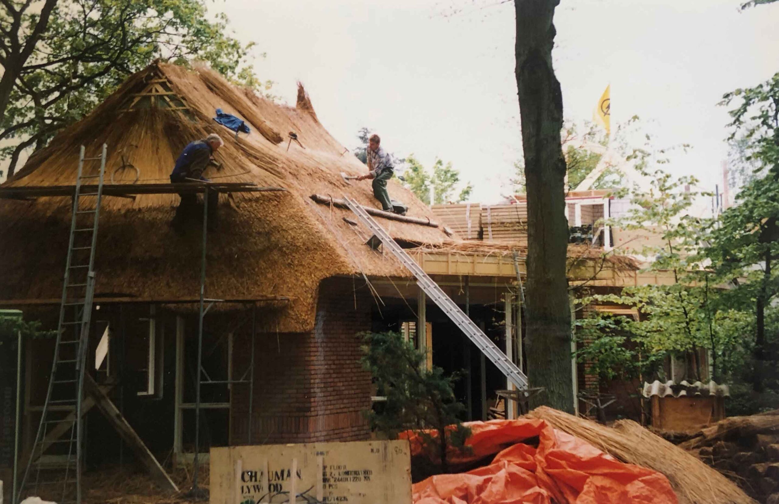 Foto van Lemeler Esch vroeger de bouw van de receptie in 1996
