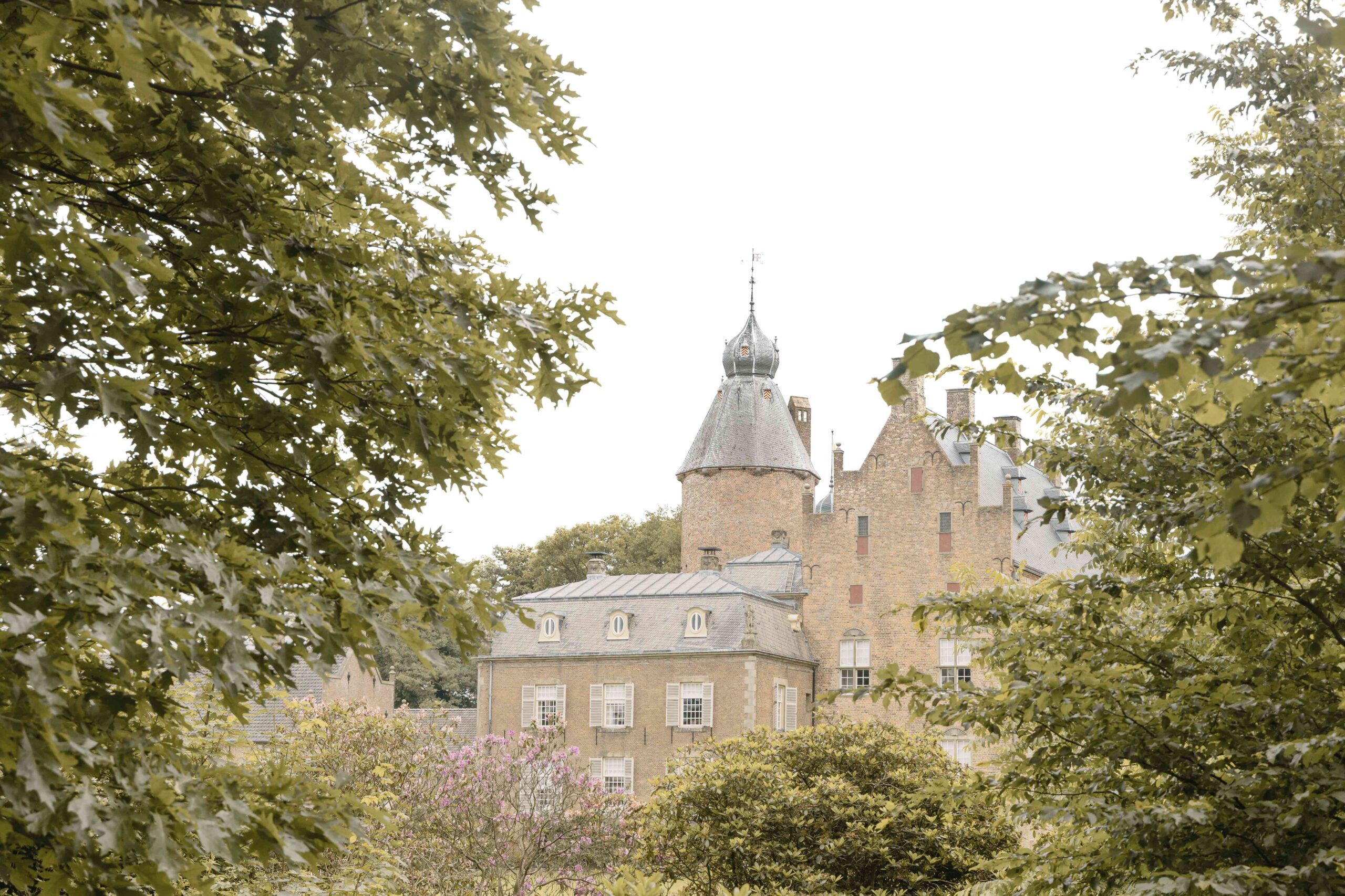 Buitenkant van Kasteel Rechteren in de omgeving van Lemeler Esch natuurcamping