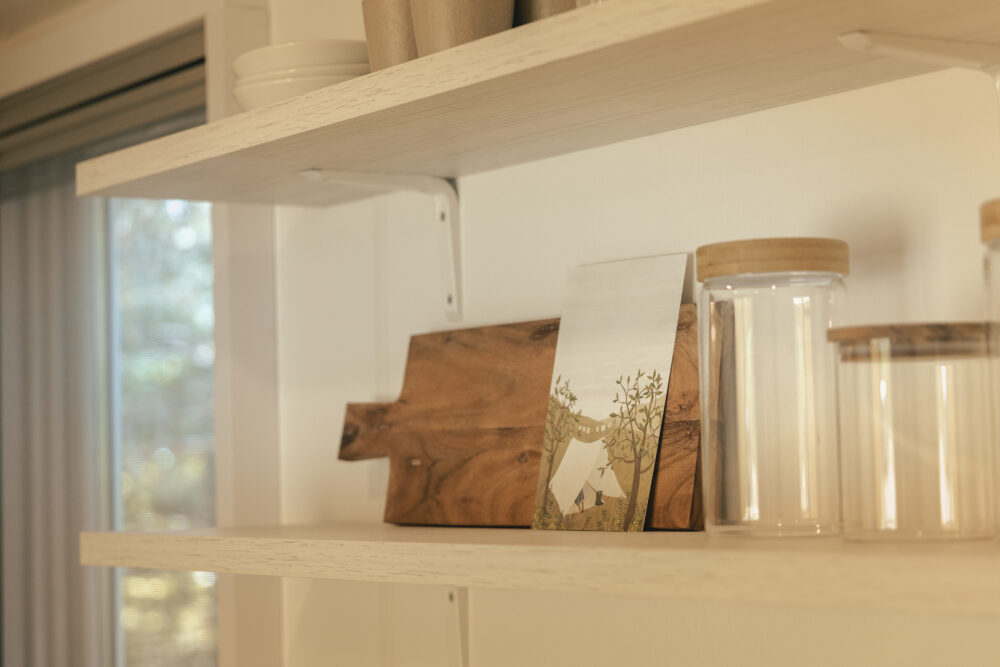 De keuken van de Cocosweet Deluxe bij Lemeler Esch natuurcamping