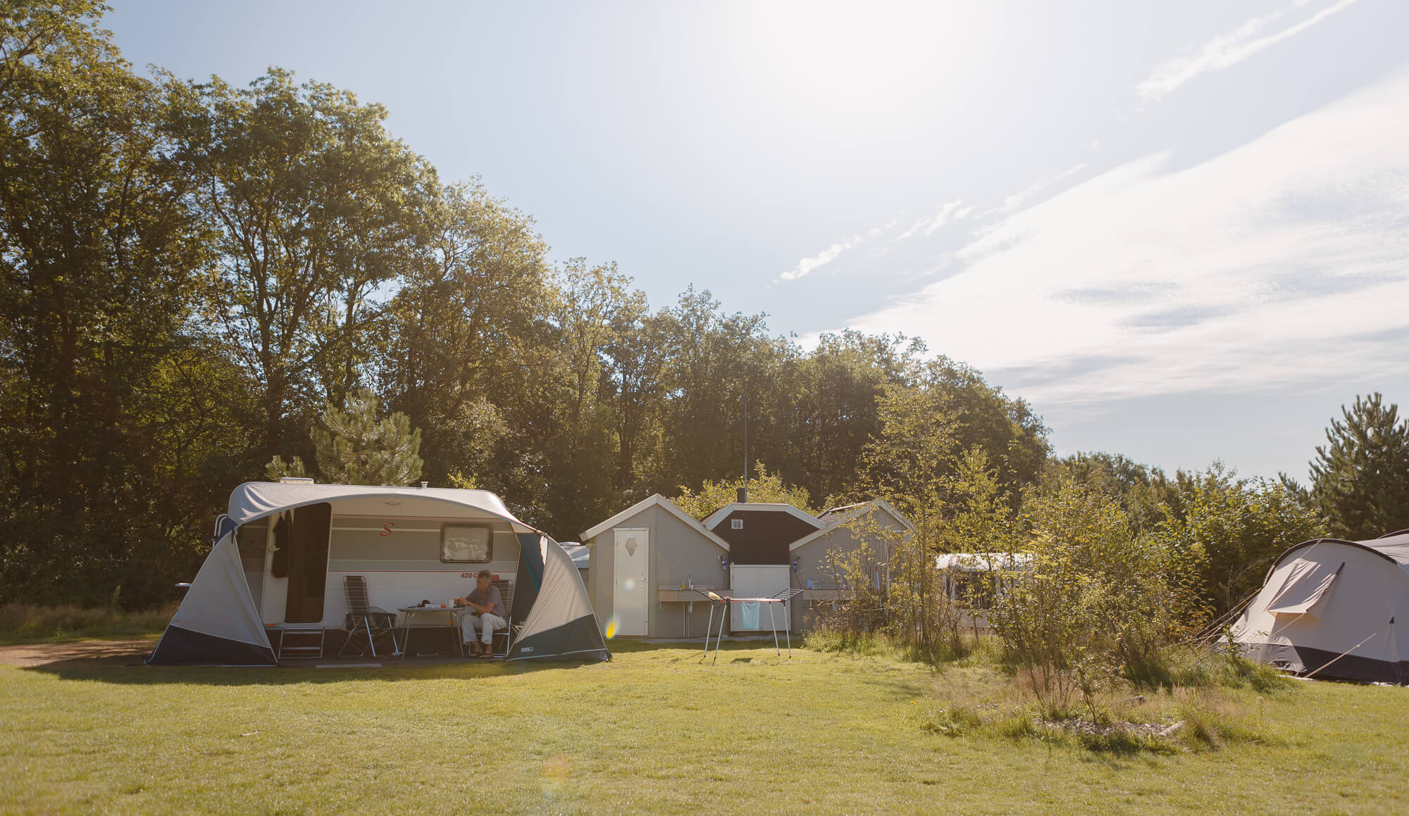 Kamperen met privé sanitair op kampeerveld Heidezicht bij Lemeler Esch natuurcamping