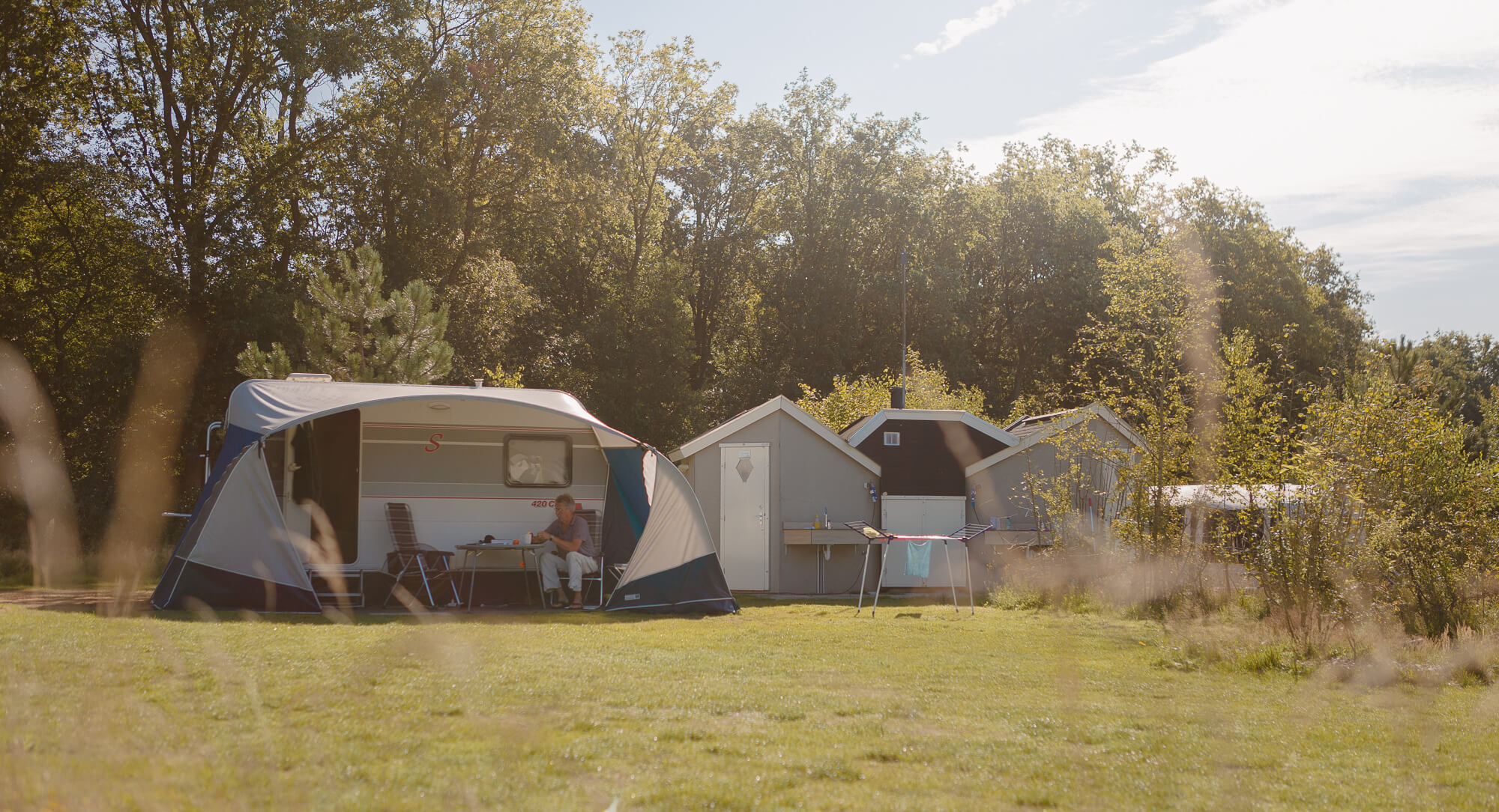 Kamperen met privé sanitair op kampeerveld Heidezicht bij Lemeler Esch natuurcamping