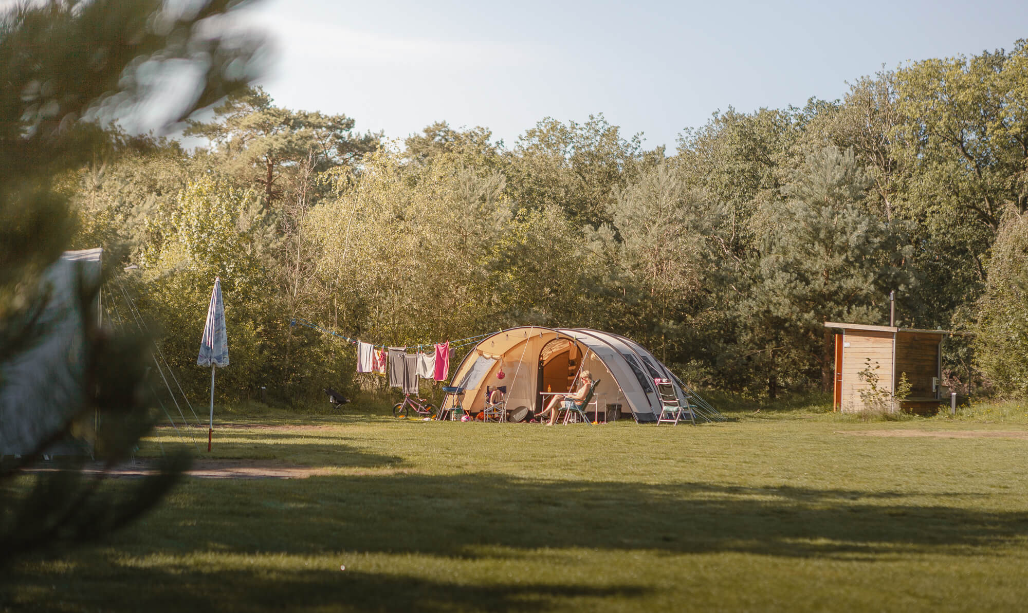 Kamperen met privé sanitair op kampeerveld Heidezicht bij Lemeler Esch natuurcamping