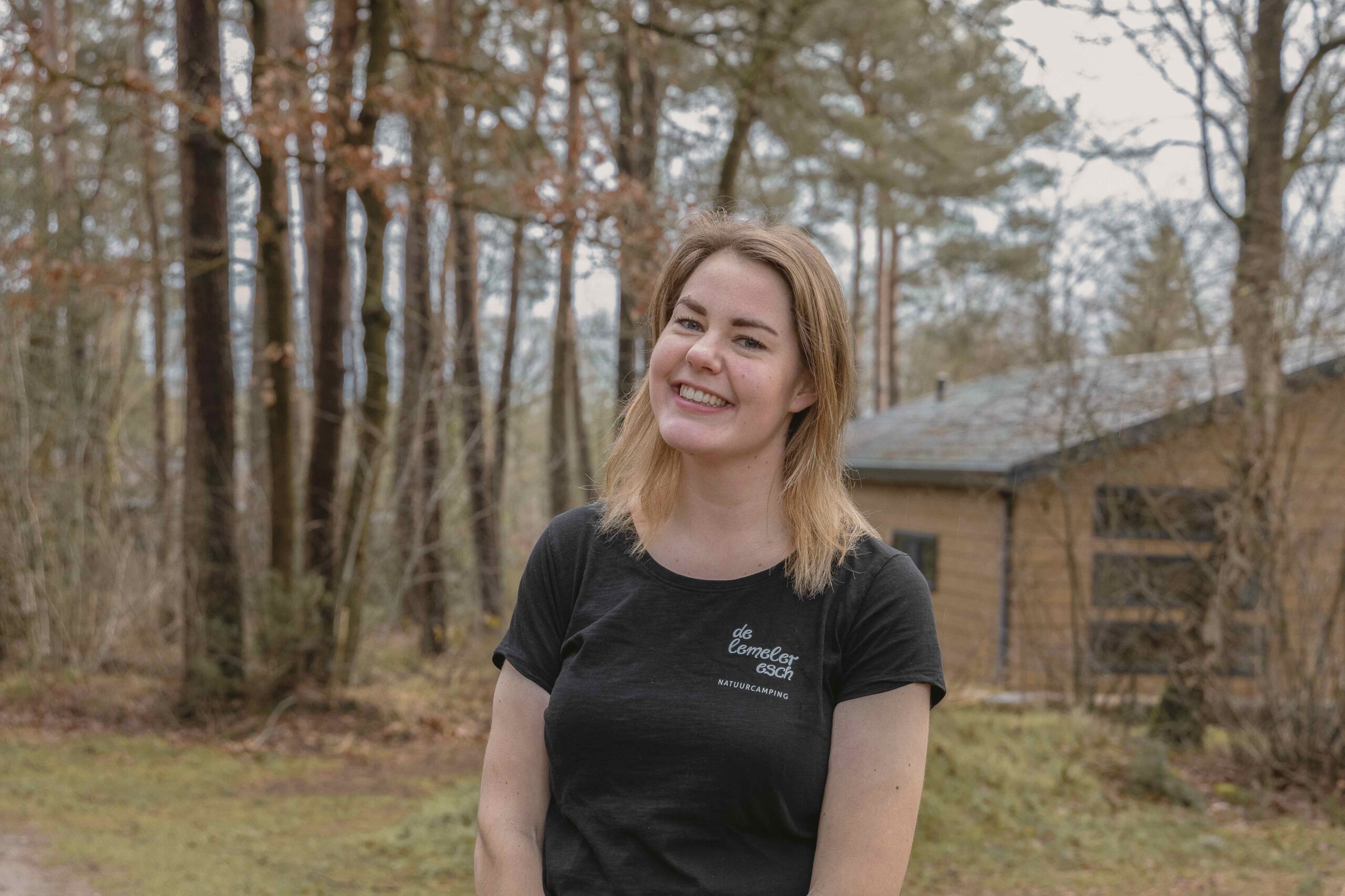 Portretfoto van collega Simone bij Lemeler Esch natuurcamping