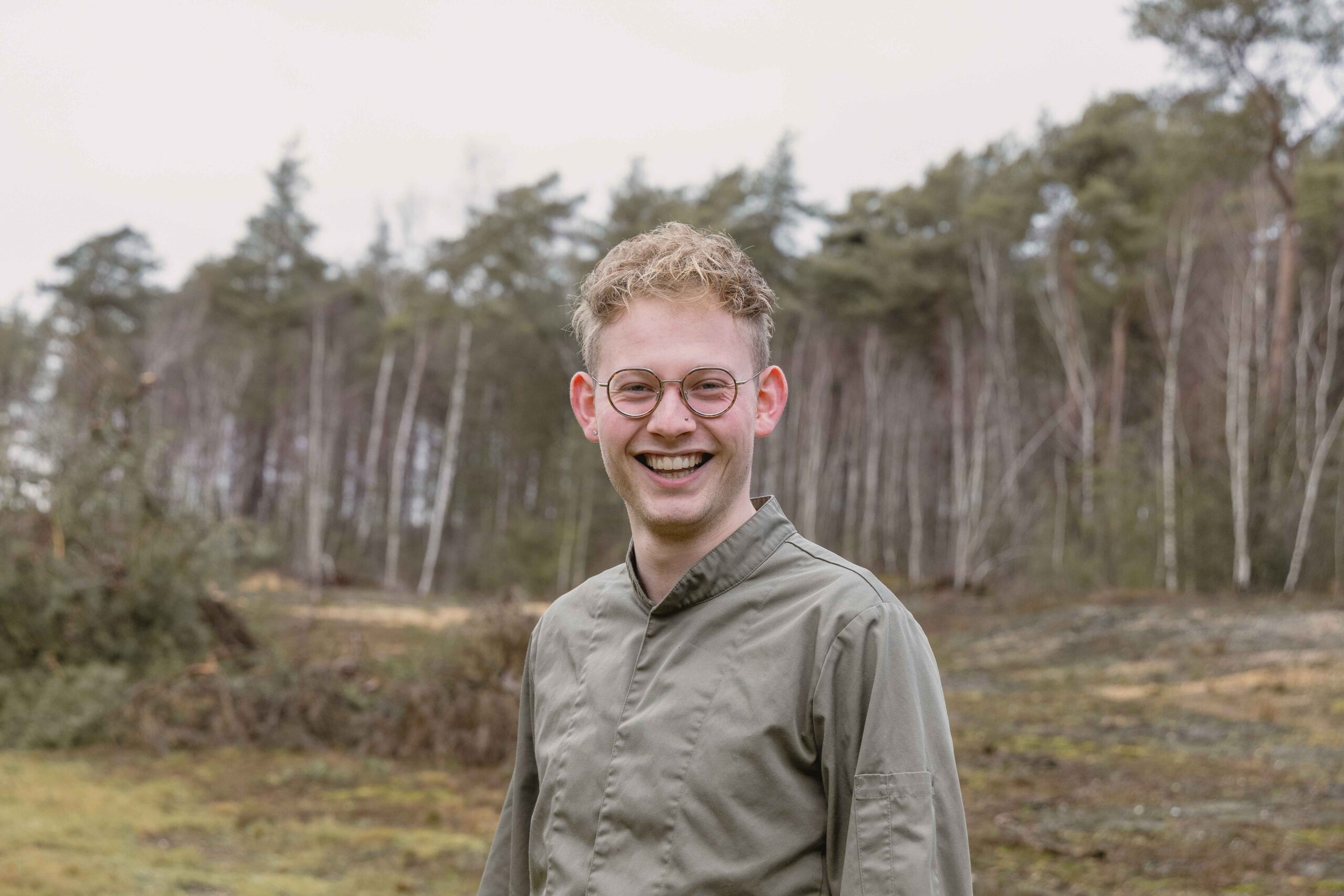 Portretfoto van collega Tim bij Lemeler Esch natuurcamping