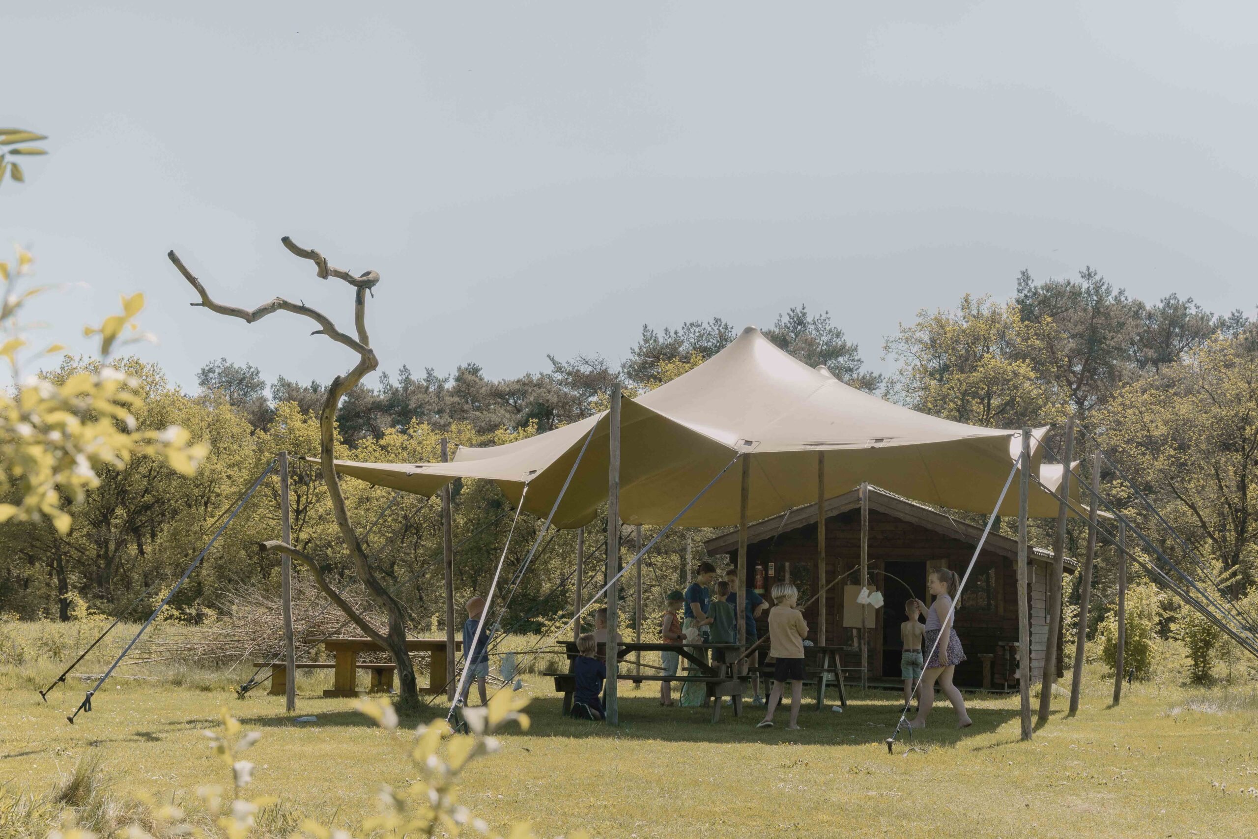 Groen Doen Paviljoen bij de yogatent van Lemeler Esch