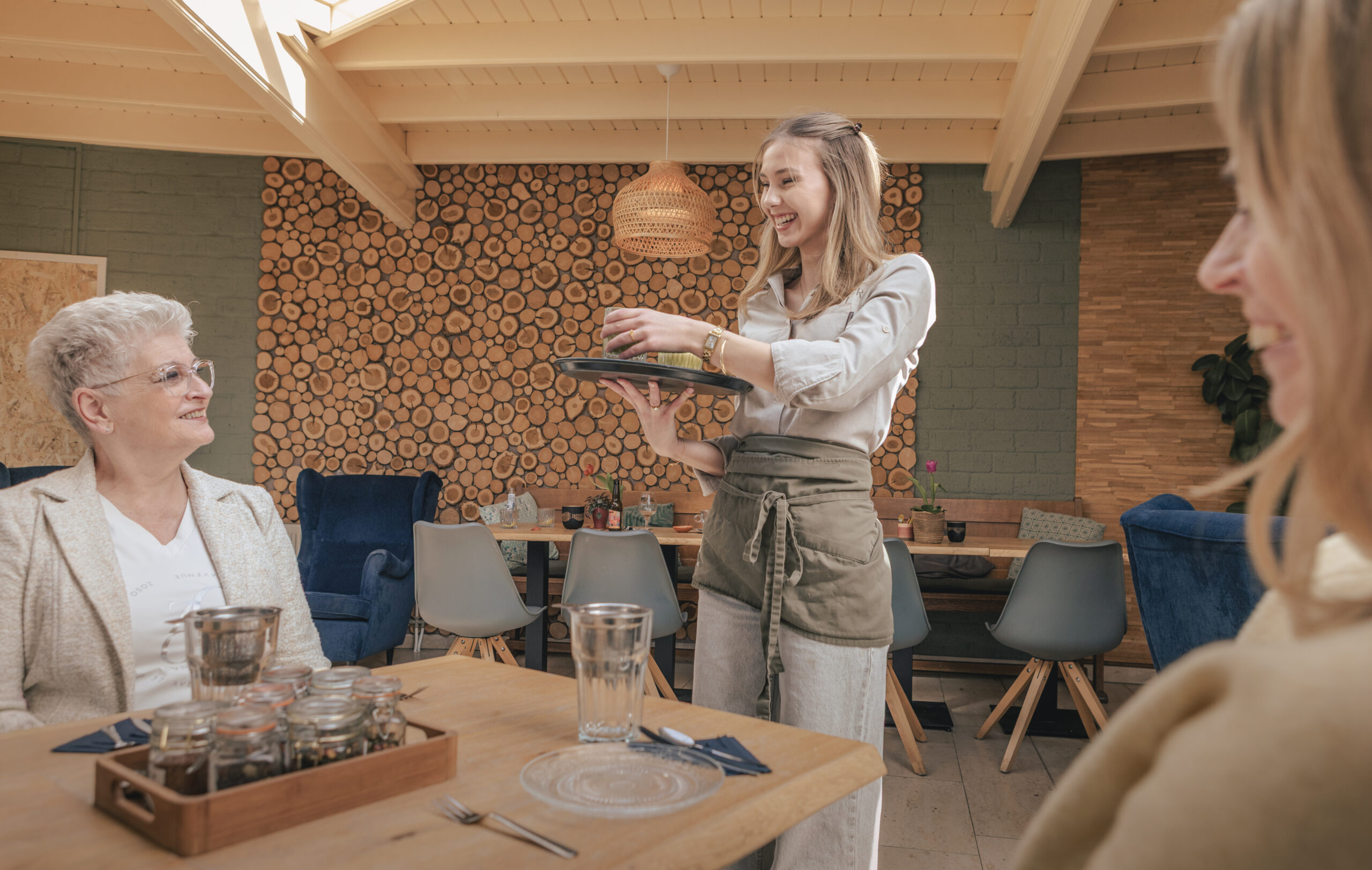 Huisgemaakte high tea bij het Boscafé Lemeler Esch