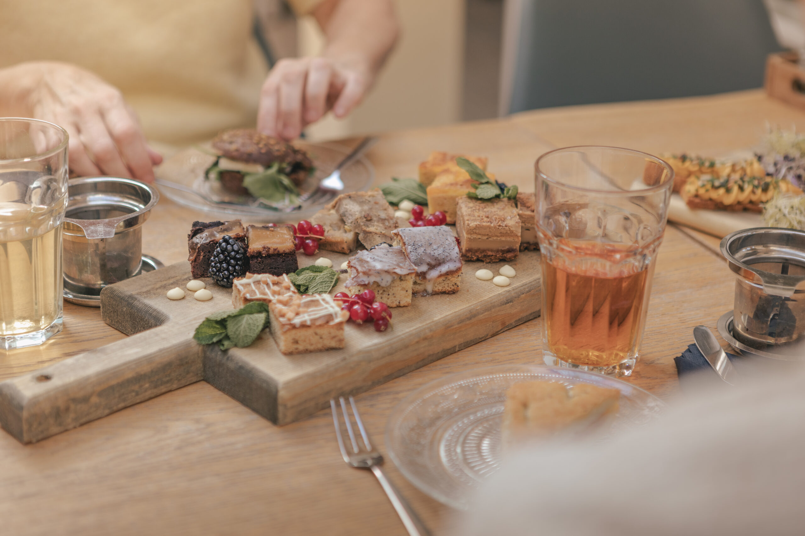 Huisgemaakte high tea bij het Boscafé Lemeler Esch